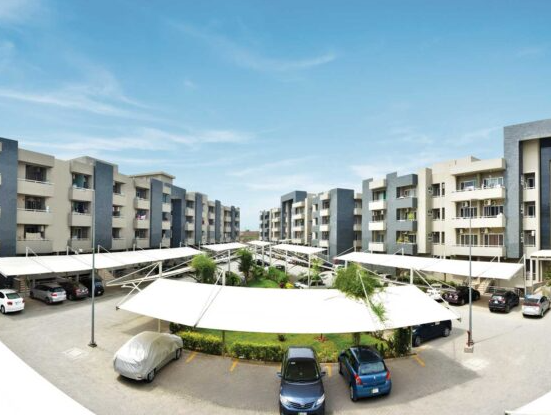 Luxury Features & Community Amenities